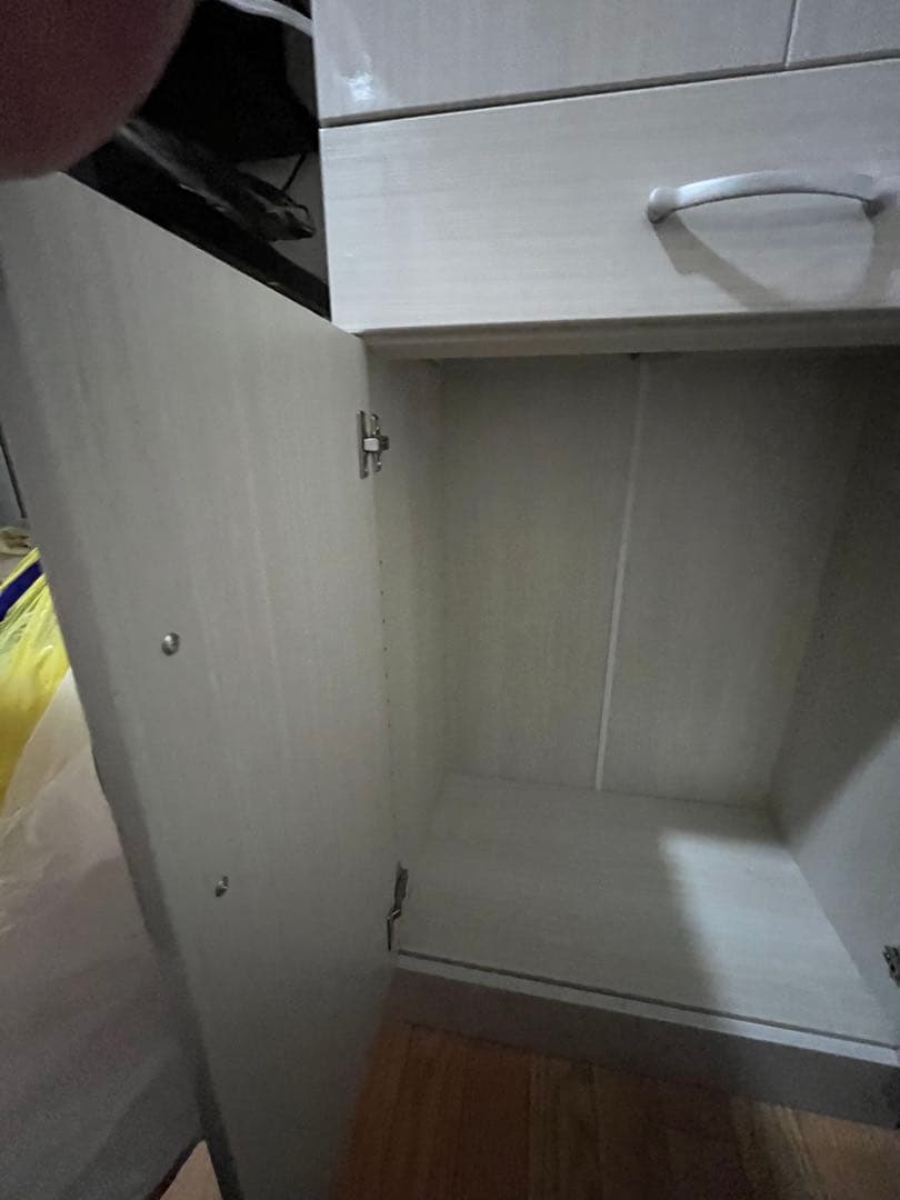 キッチンキャビネット　シルバー 木製 食器棚 ガラス扉