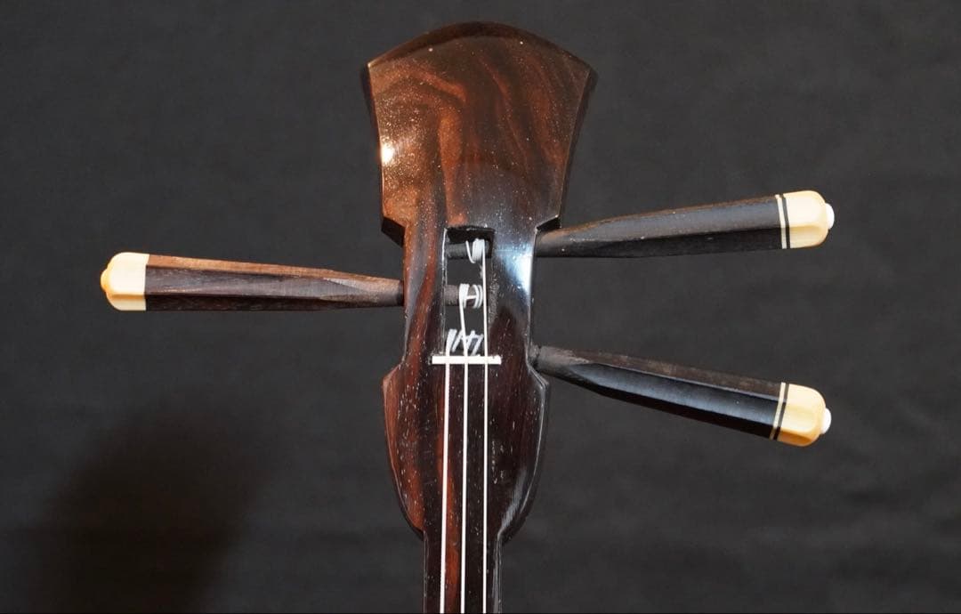 美型真壁古民家床柱縞黒檀三線　所有者様が40年前に入手　まずはご覧ください