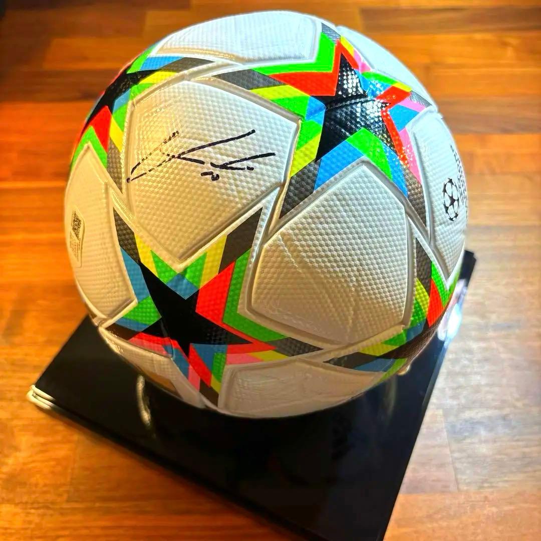 ア*ン様 【最終値下げ】モドリッチ 直筆サインボール 鑑定済み チャンピオンズリ