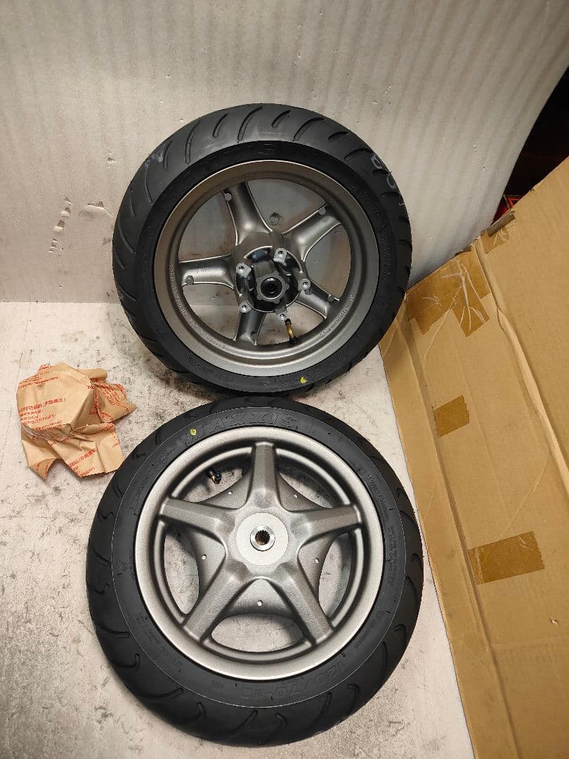 未使用品 3型 1YP シグナスX 純正前後ホイール タイヤ付き