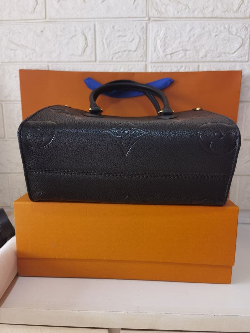 ブラックショルダーバッグ