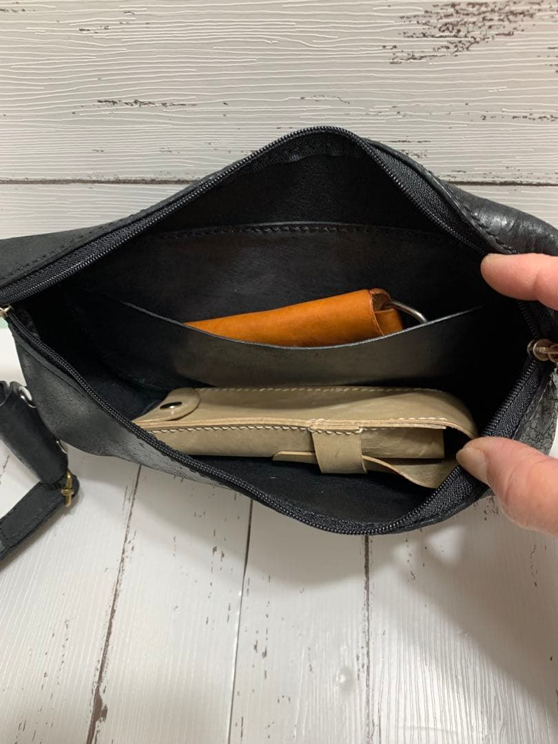 ボディーバック本革