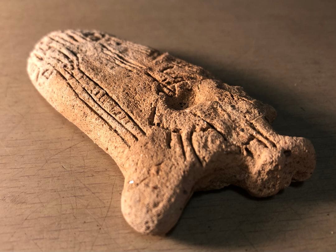 「板状土偶の破片」です。