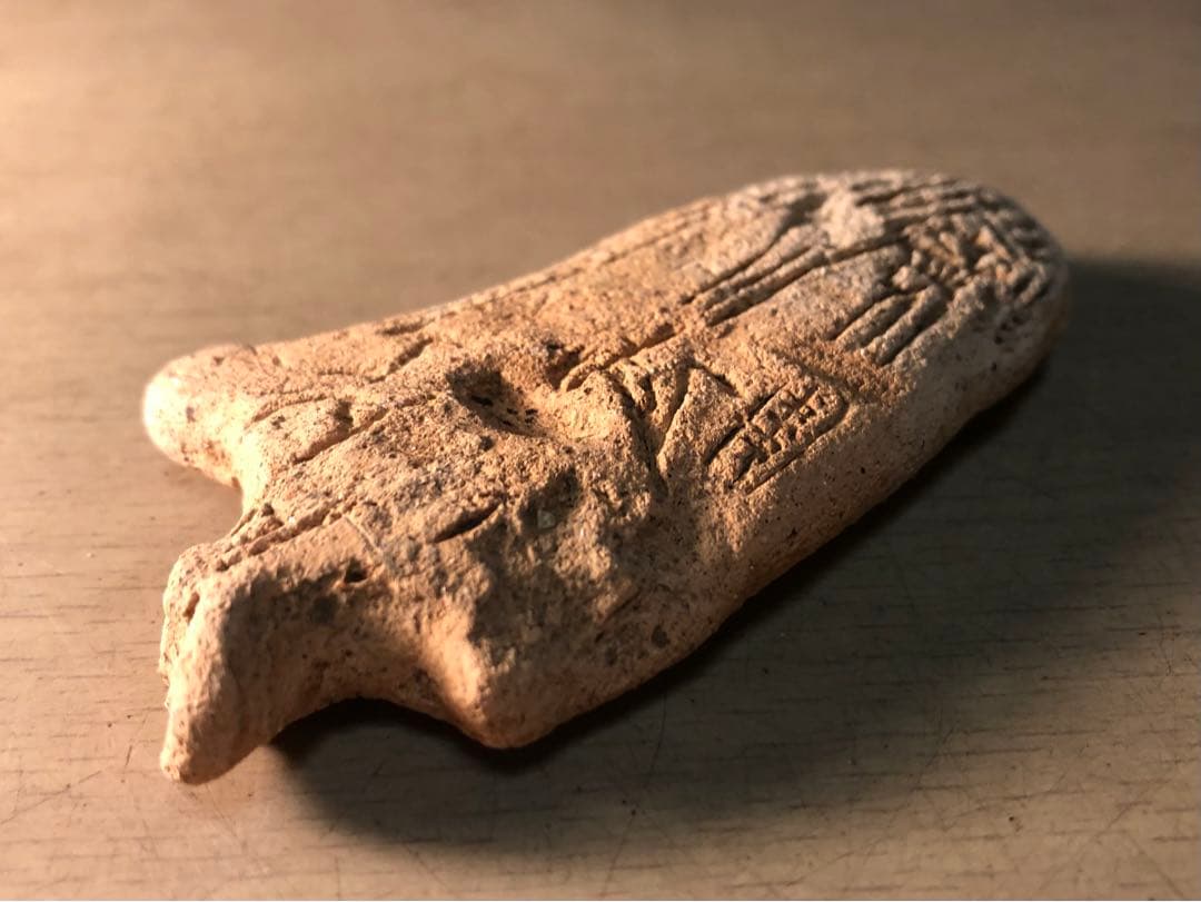 「板状土偶の破片」です。