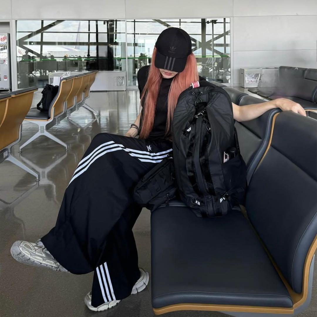 adidas originals アディダス　サテンワイドレッグトラックパンツ