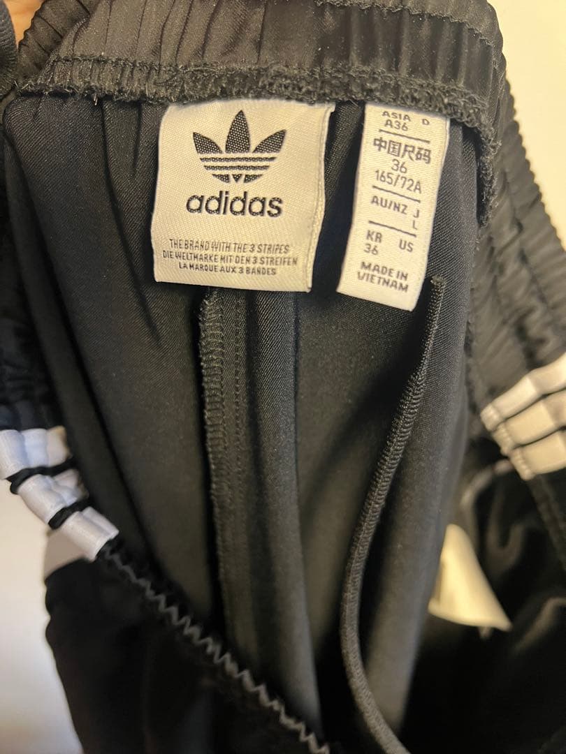 adidas originals アディダス　サテンワイドレッグトラックパンツ