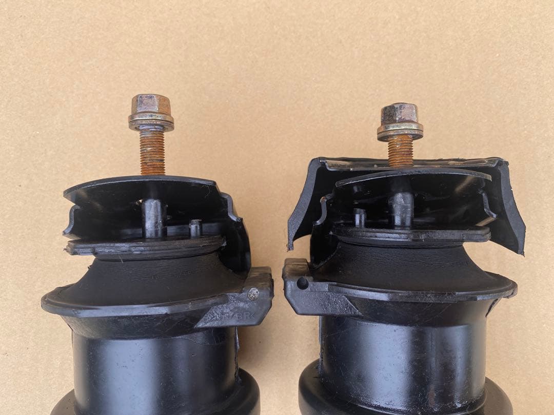 トヨタ　17クラウン JZS171W アスリート　 エステート　エンジンマウント