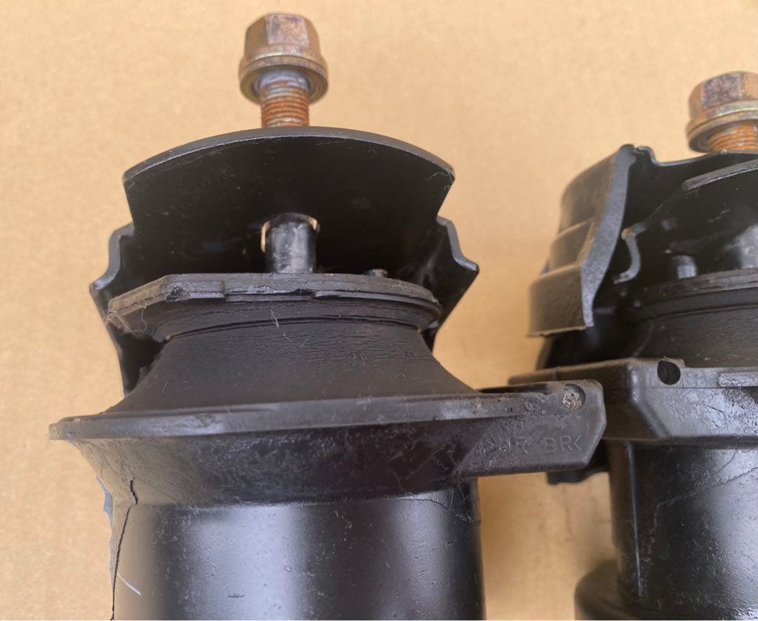 トヨタ　17クラウン JZS171W アスリート　 エステート　エンジンマウント