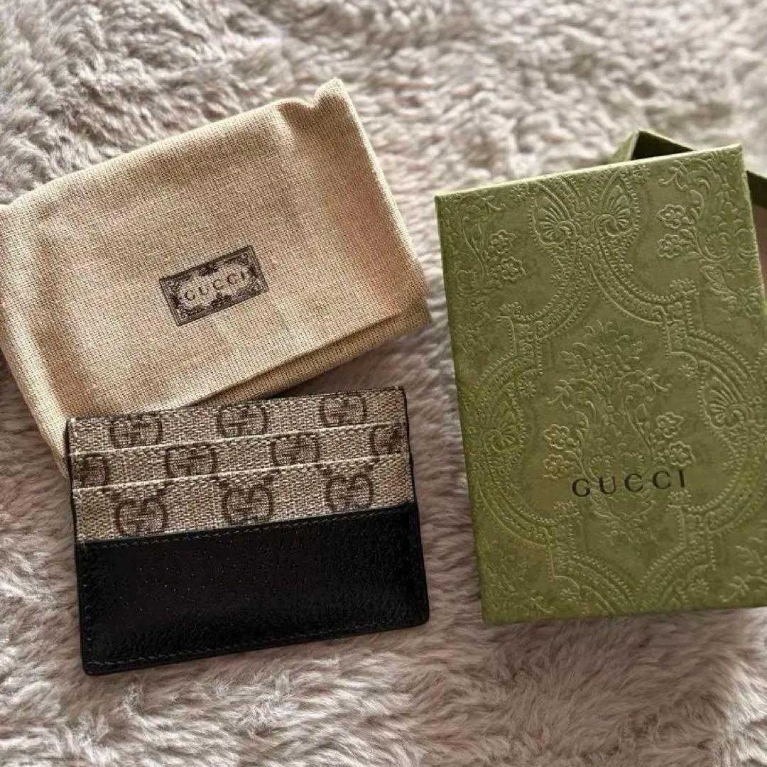 GUCCI 財布 レザーカードケース　定期入れ　箱付き