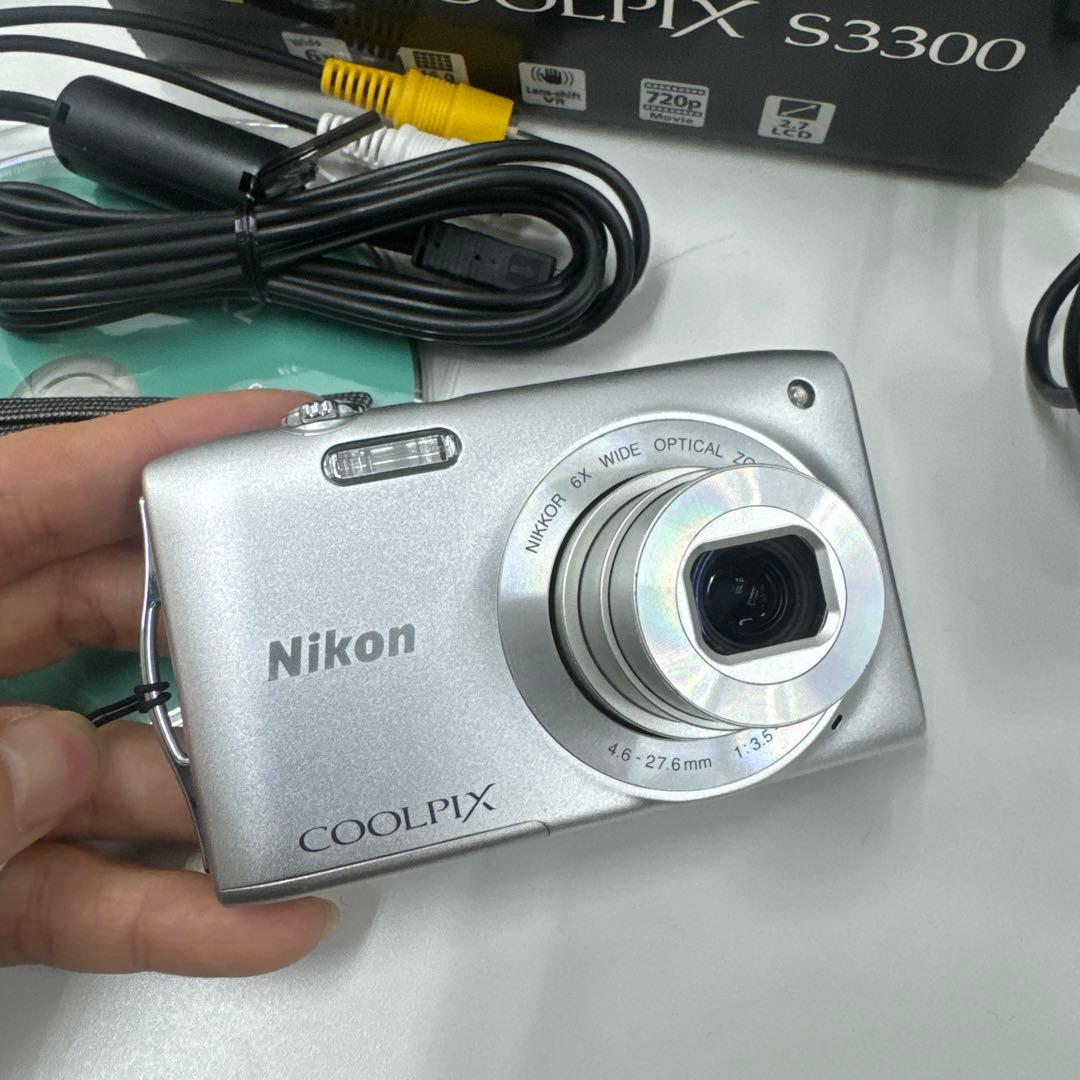Nikon COOLPIX S3300　コンパクトデジタルカメラ　SDカード付