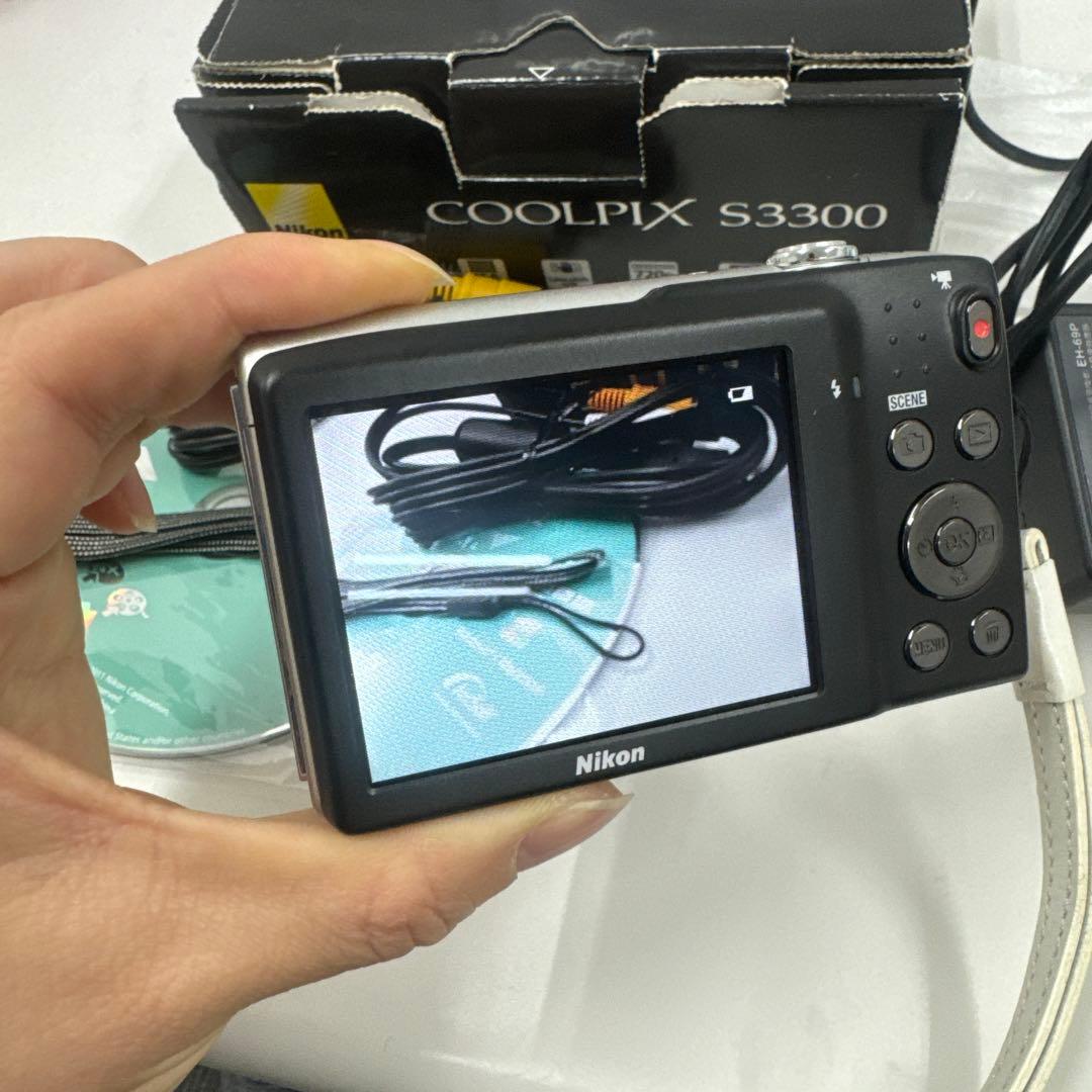 Nikon COOLPIX S3300　コンパクトデジタルカメラ　SDカード付
