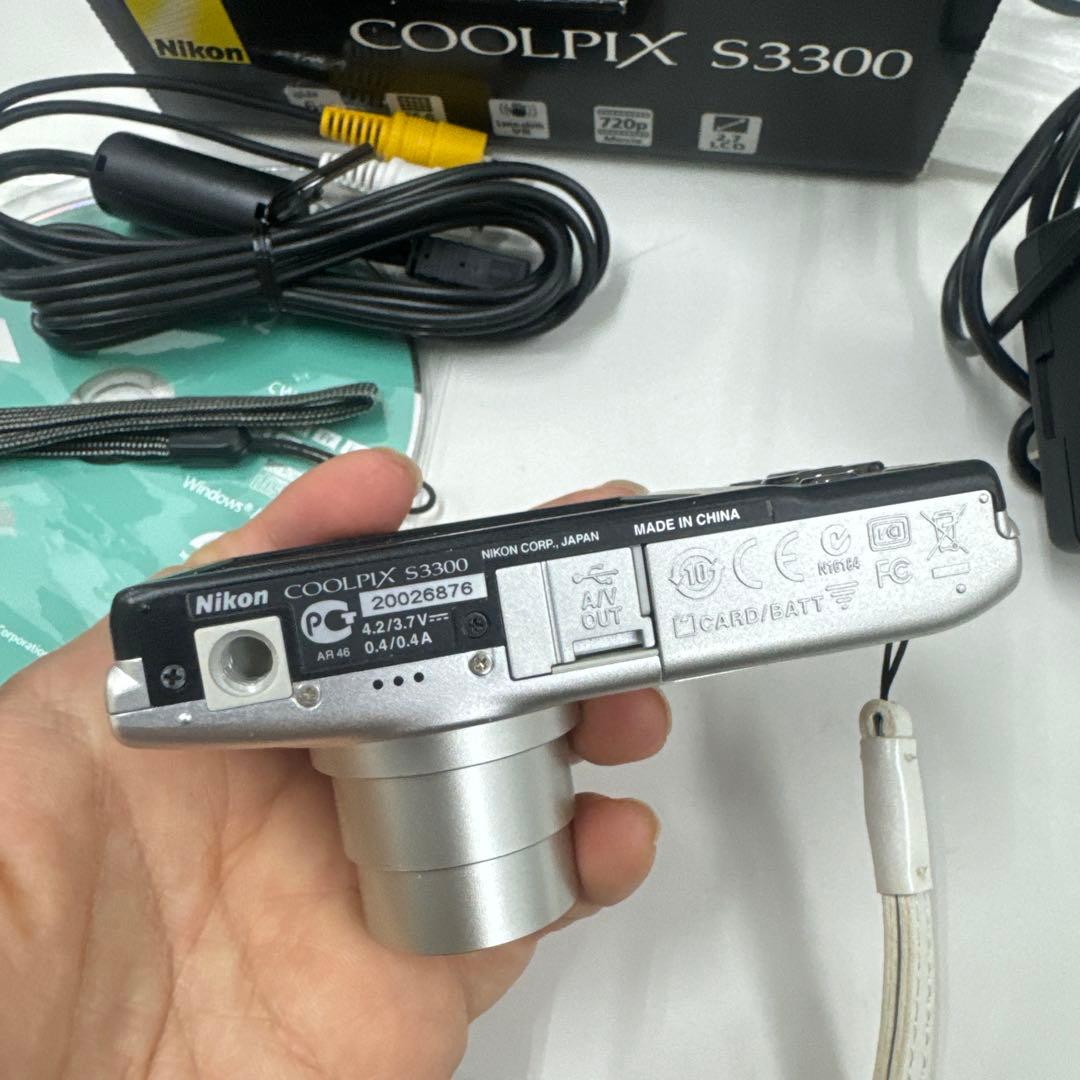 Nikon COOLPIX S3300　コンパクトデジタルカメラ　SDカード付