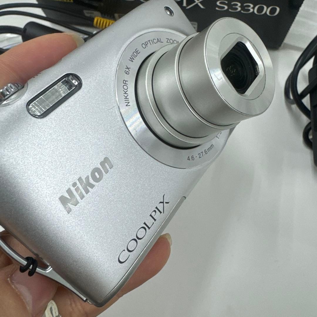 Nikon COOLPIX S3300　コンパクトデジタルカメラ　SDカード付