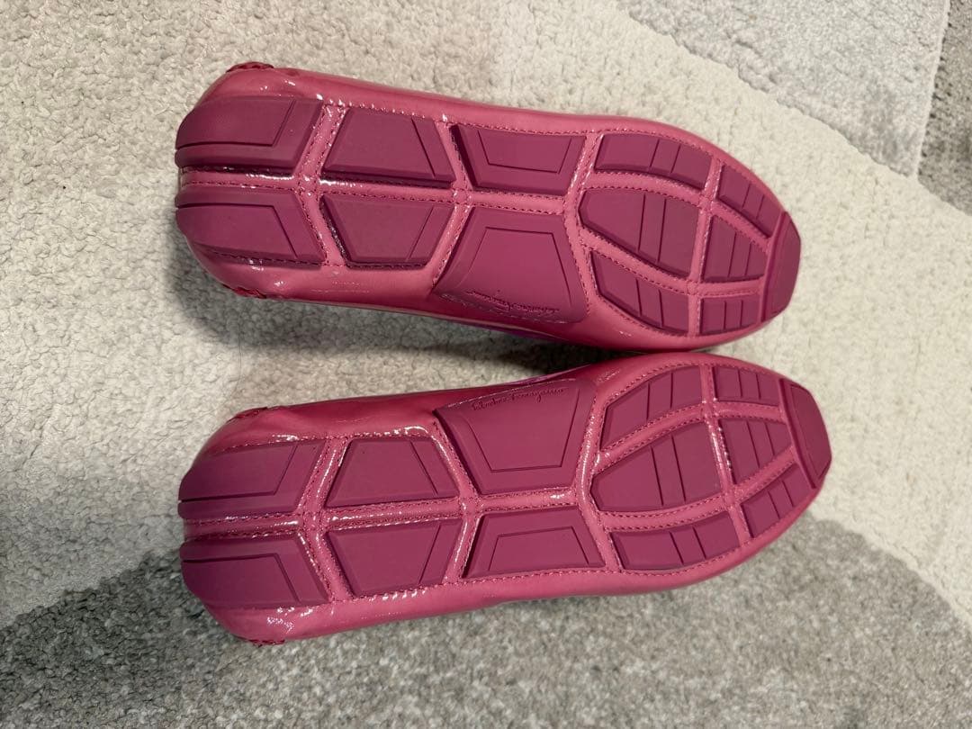 【超美品】サルヴァトーレ・フェラガモ ピンクレザー ローファー