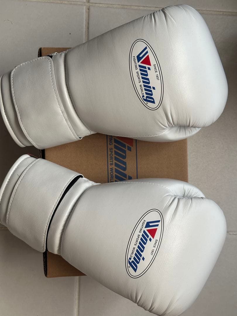 ぼ*ん様 ボクシンググローブ ホワイト 箱付き