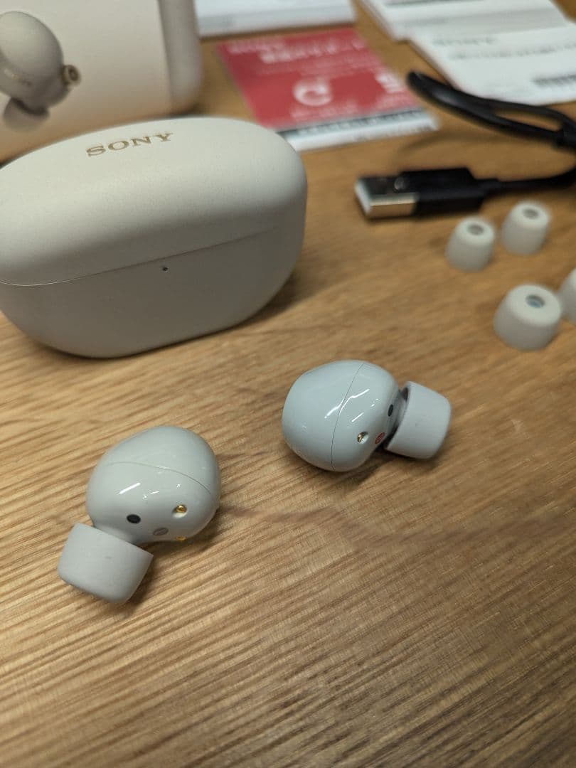 美品◆SONY WF-1000XM5 WHITE ✦シリコンケース付