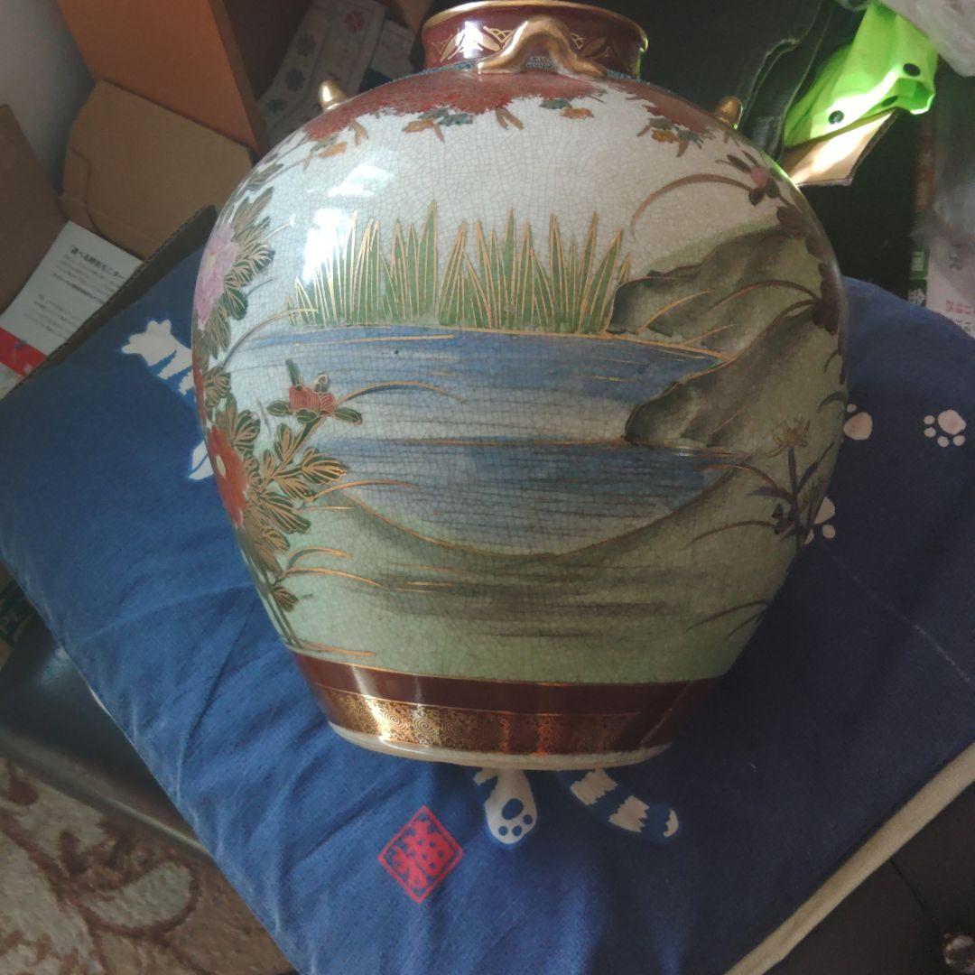 金彩装飾の陶器の丸型壺