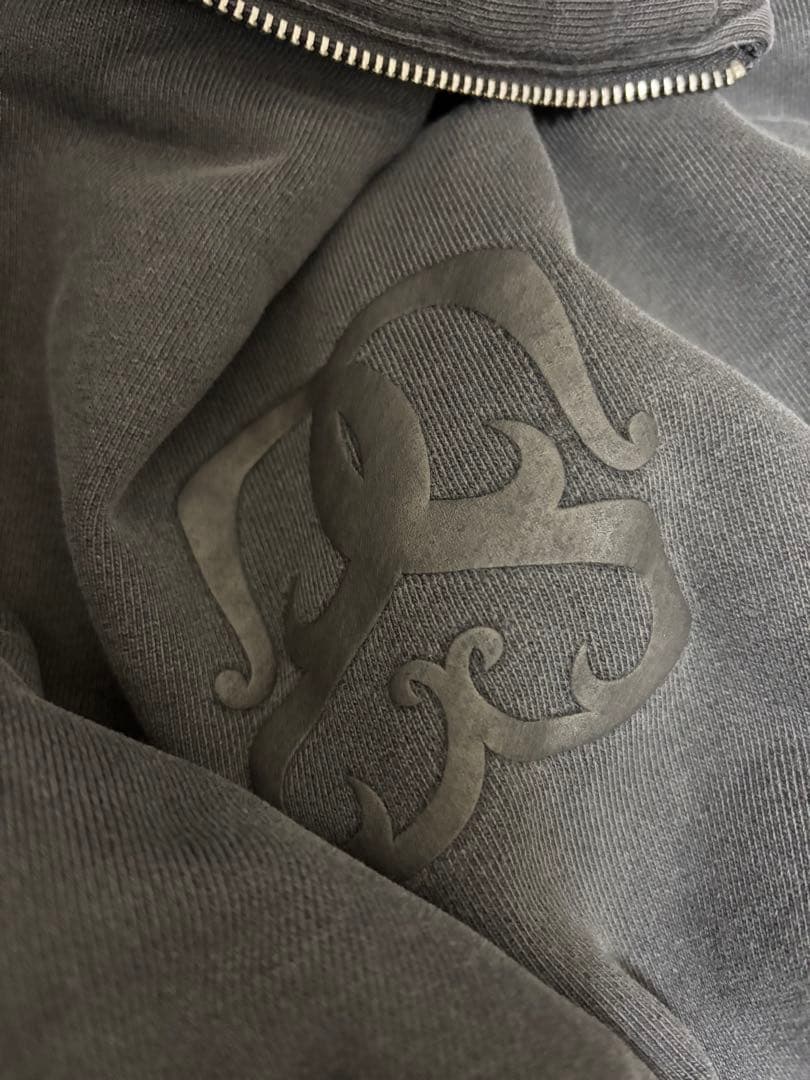 スナイデルダークグレー ジップアップパーカー