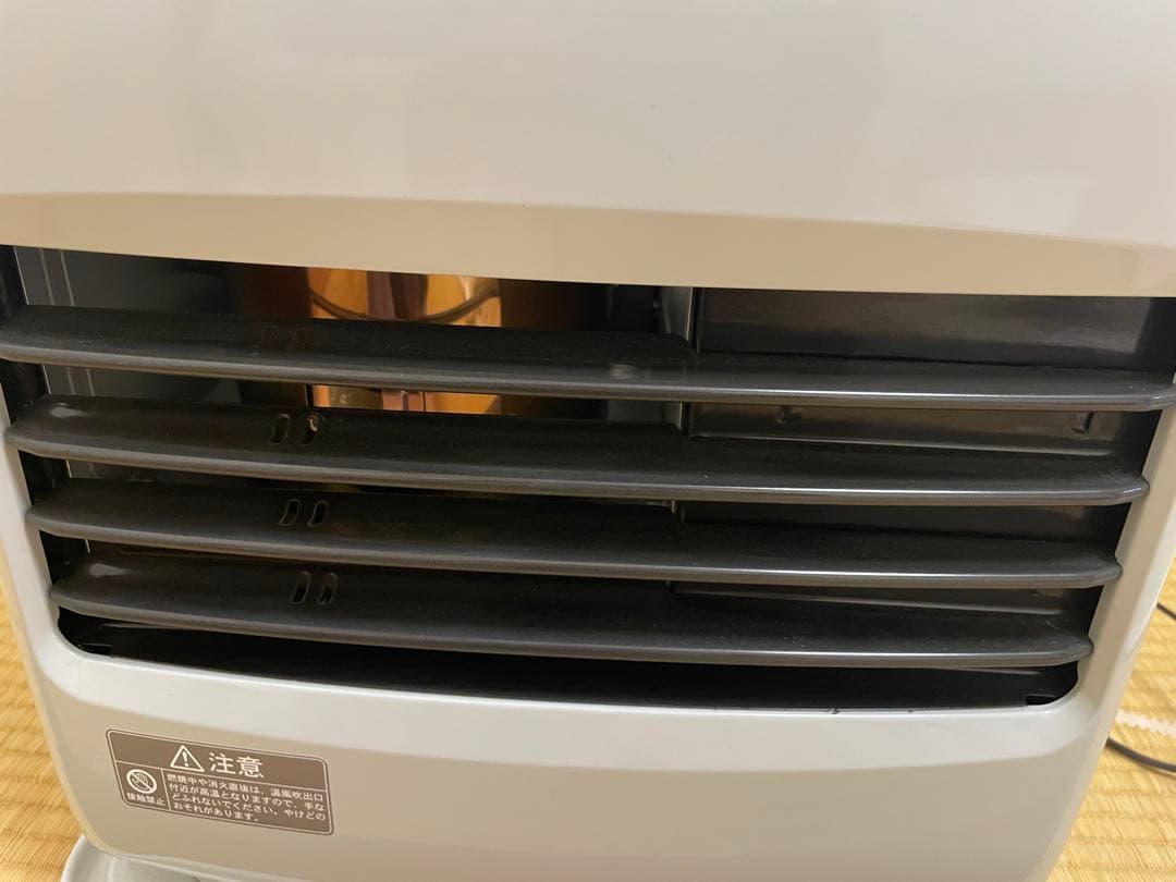 コロナ石油ファンヒーター　ホワイト