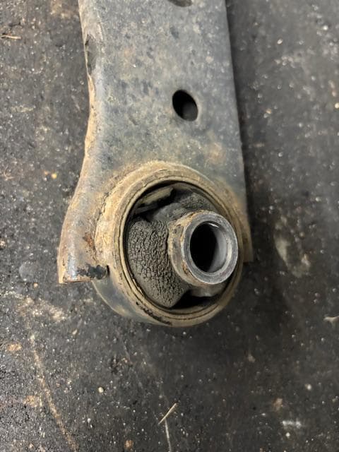 ◆オニー様◆sj5 スバル フォレスター フロントロアアーム ◆