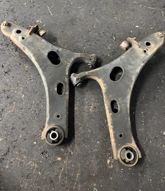 ◆オニー様◆sj5 スバル フォレスター フロントロアアーム ◆