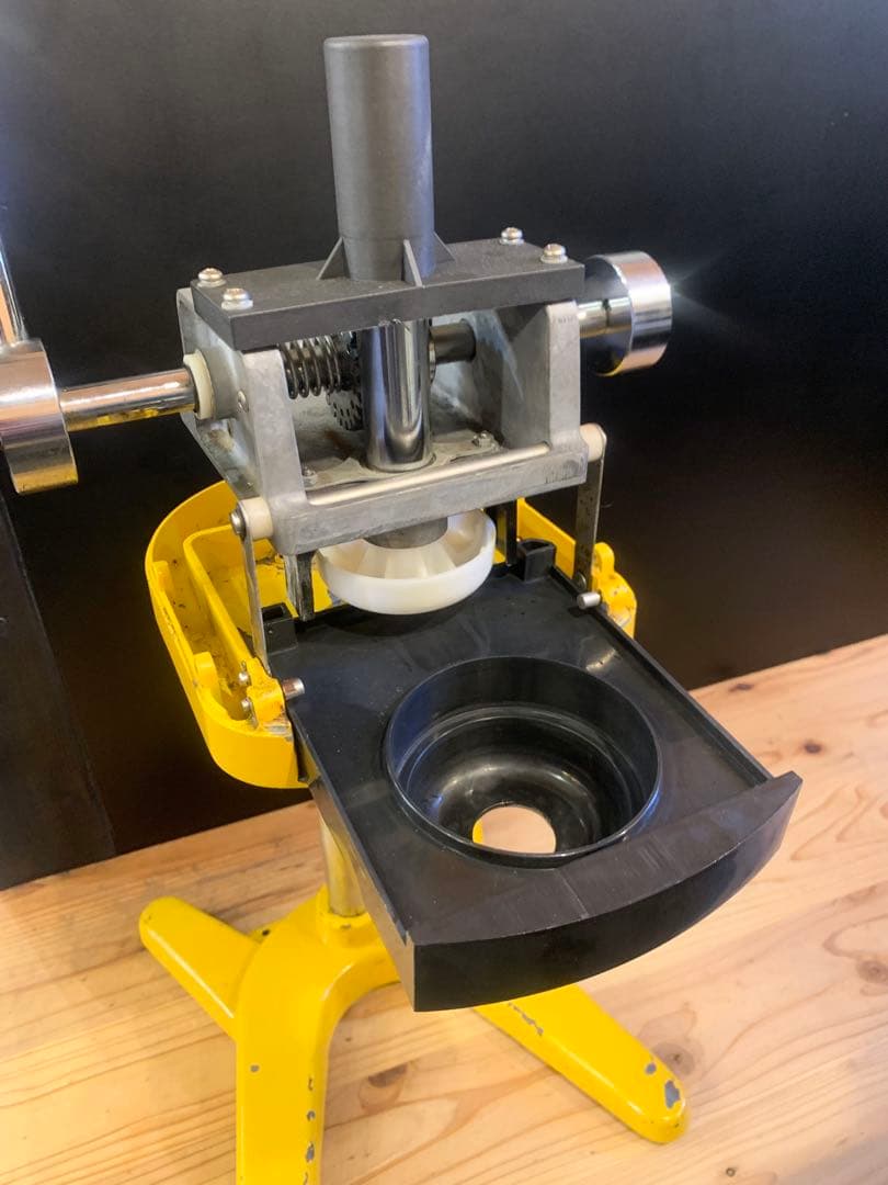 めいらく　スジャータ　カップアイス　手動式ソフトクリーム抽出機ワンショット