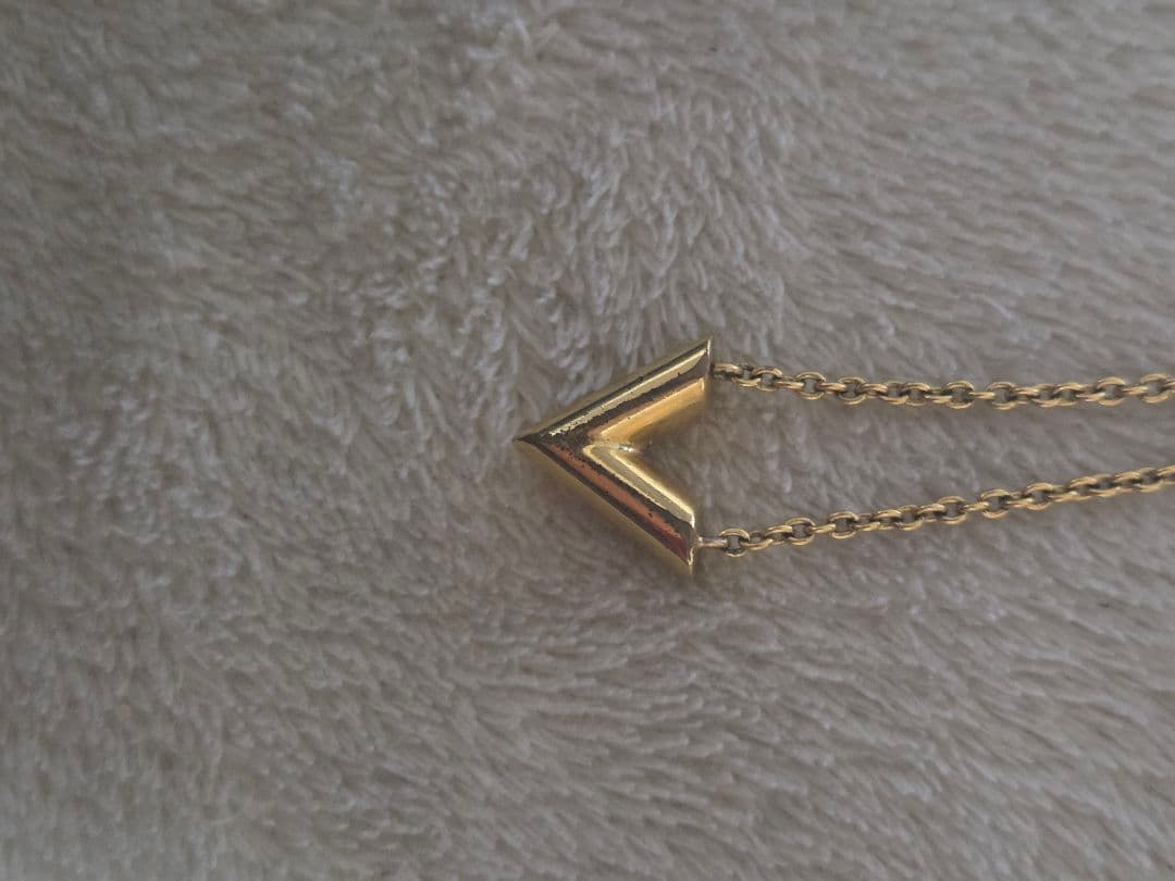 V字型ペンダントネックレス