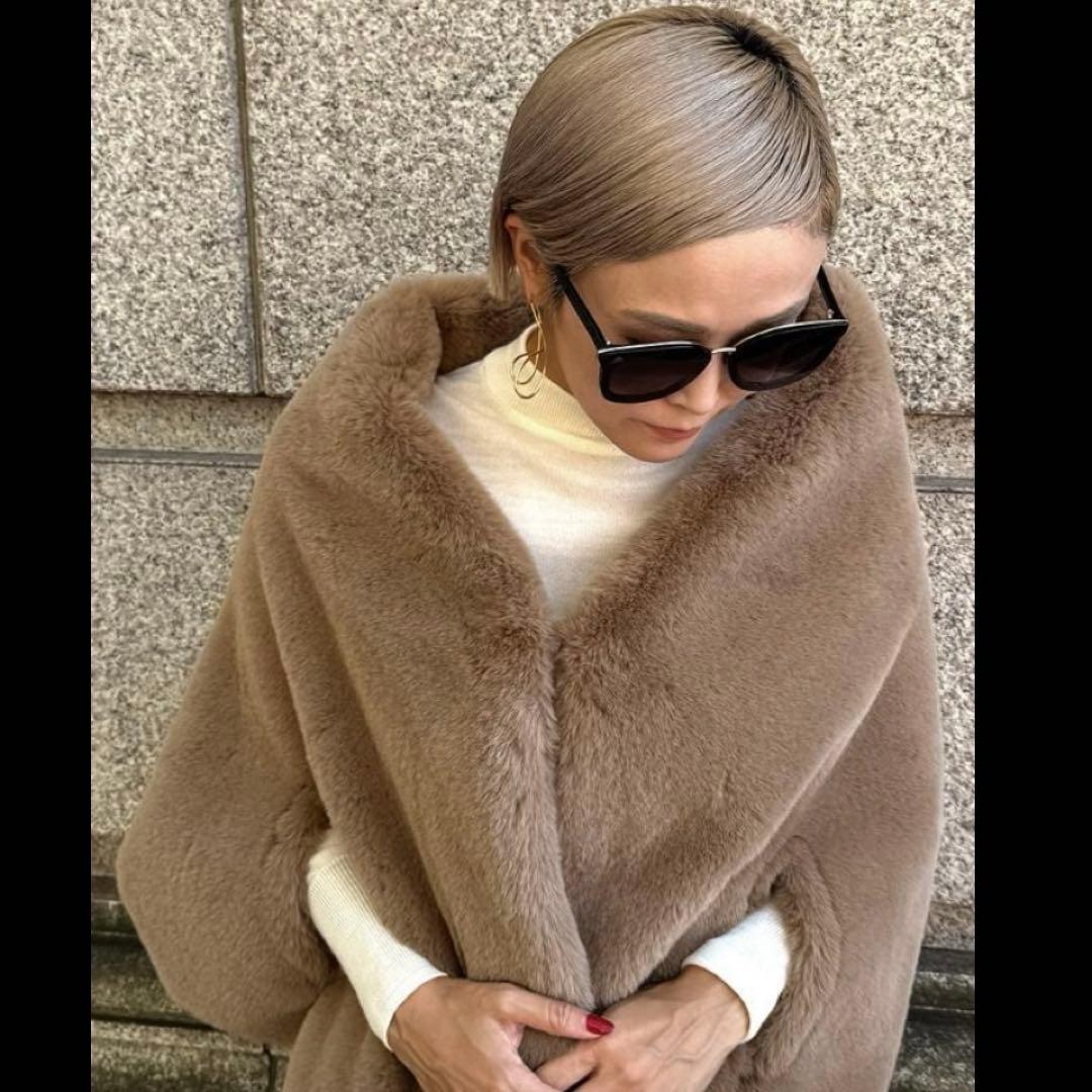 ジェンヌ リッチボリュームファーケープ　　ベージュ