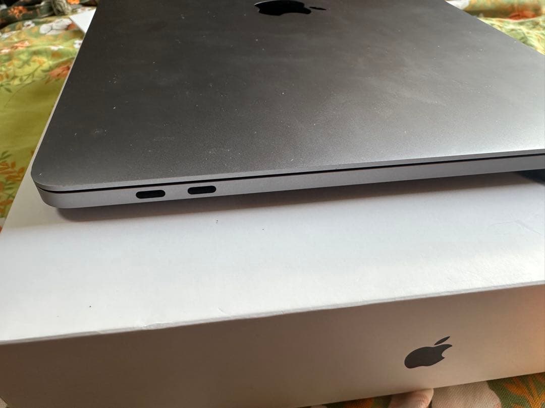 MacBook Pro 13インチTouch Bar2018年電源入らず部品取り