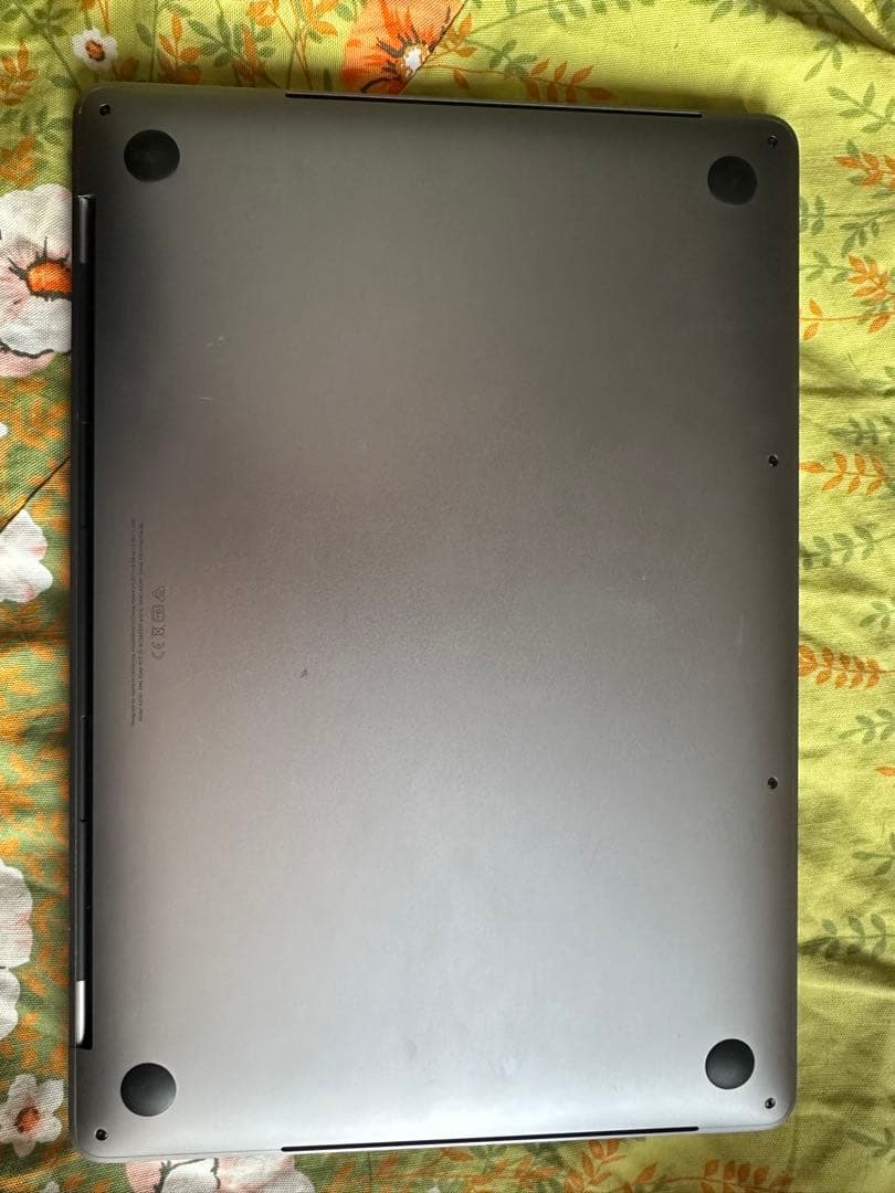 MacBook Pro 13インチTouch Bar2018年電源入らず部品取り