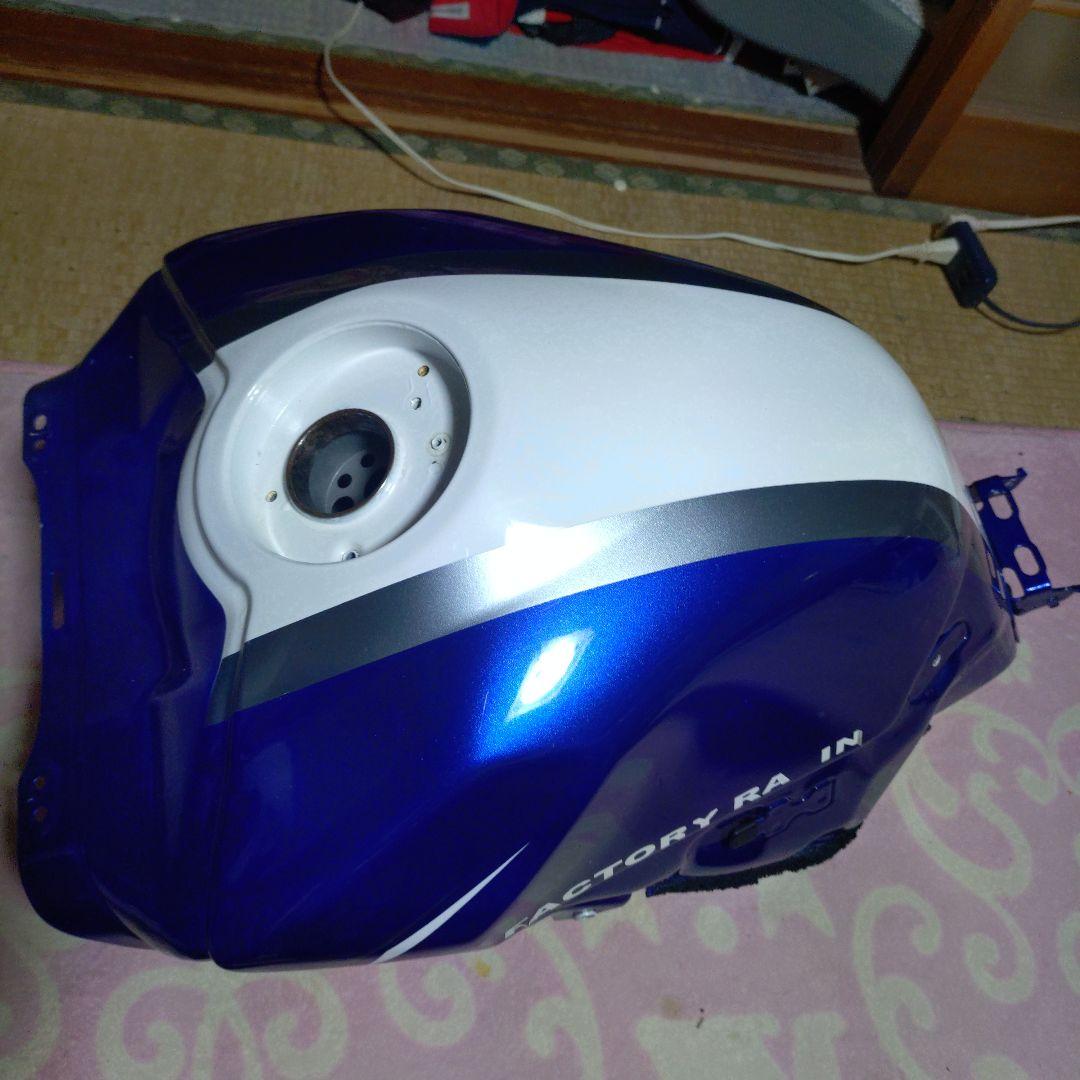 YZF-R1 09年〜14年式 タンク　 凹み　色剥げ　 内部錆び無し 良品