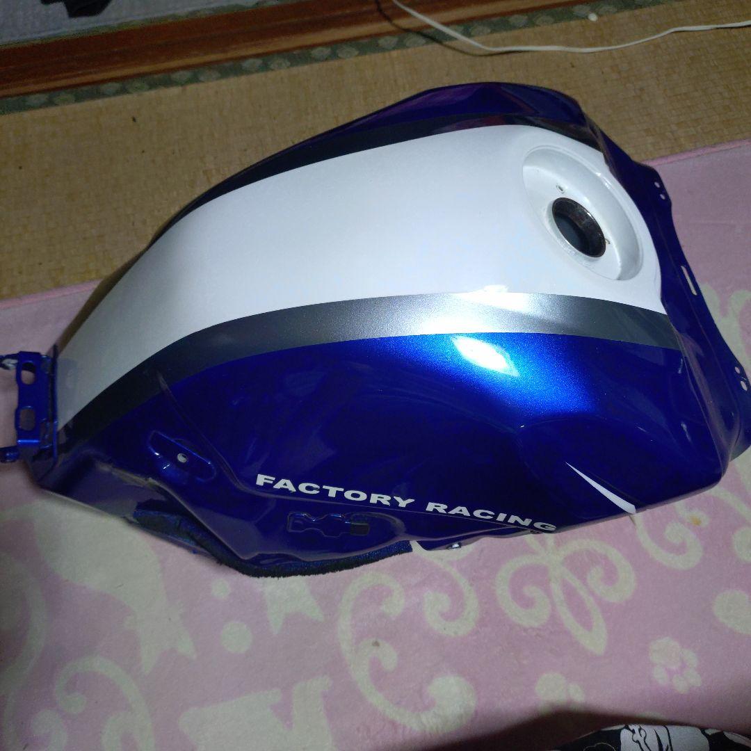 YZF-R1 09年〜14年式 タンク　 凹み　色剥げ　 内部錆び無し 良品