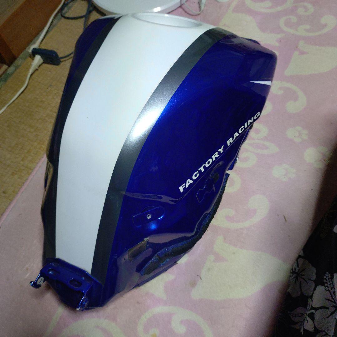 YZF-R1 09年〜14年式 タンク　 凹み　色剥げ　 内部錆び無し 良品