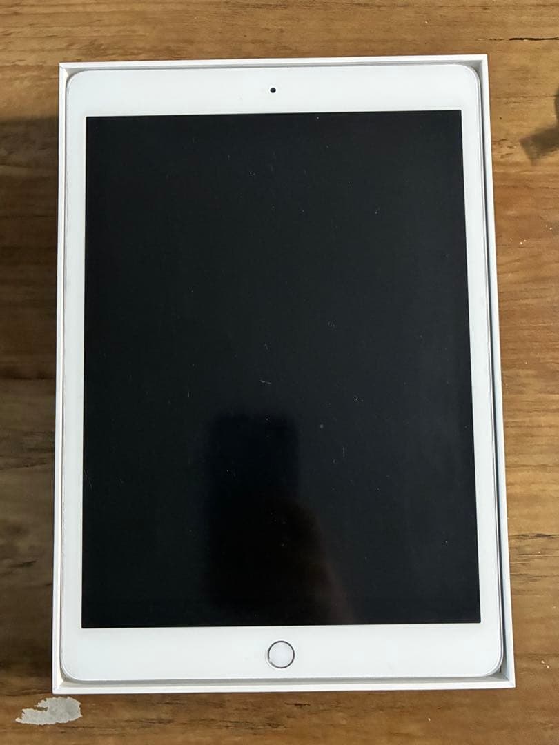 【Apple】iPad第８世代 シルバー