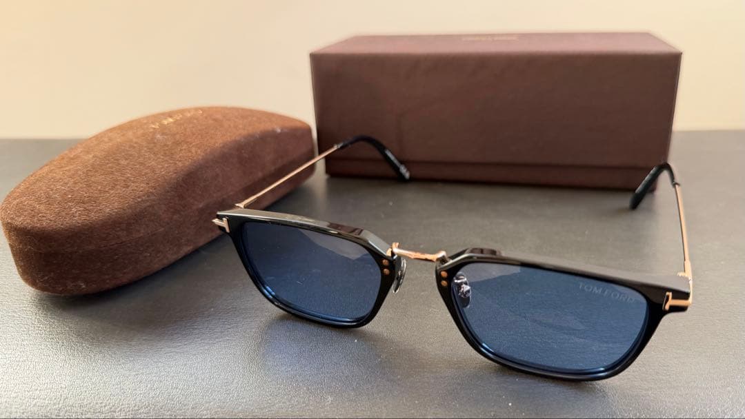 トムフォード TOM FORD TF1042D 01V 52サングラス