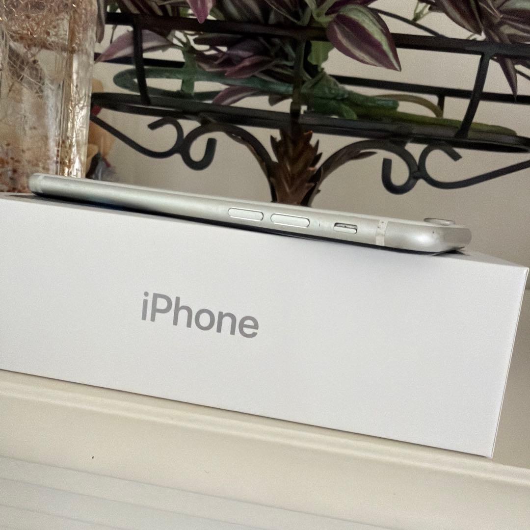 iPhone SE2ホワイト 64GB SIMフリージャンク品
