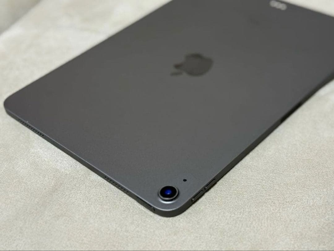 Apple iPad Air (第4世代) 256GB シルバー　カバー付き