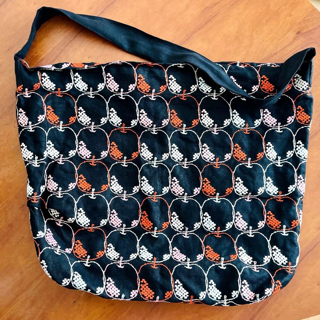 美品 ミナペルホネン ショルダーバッグ mela りんご 2way ボディバッグ