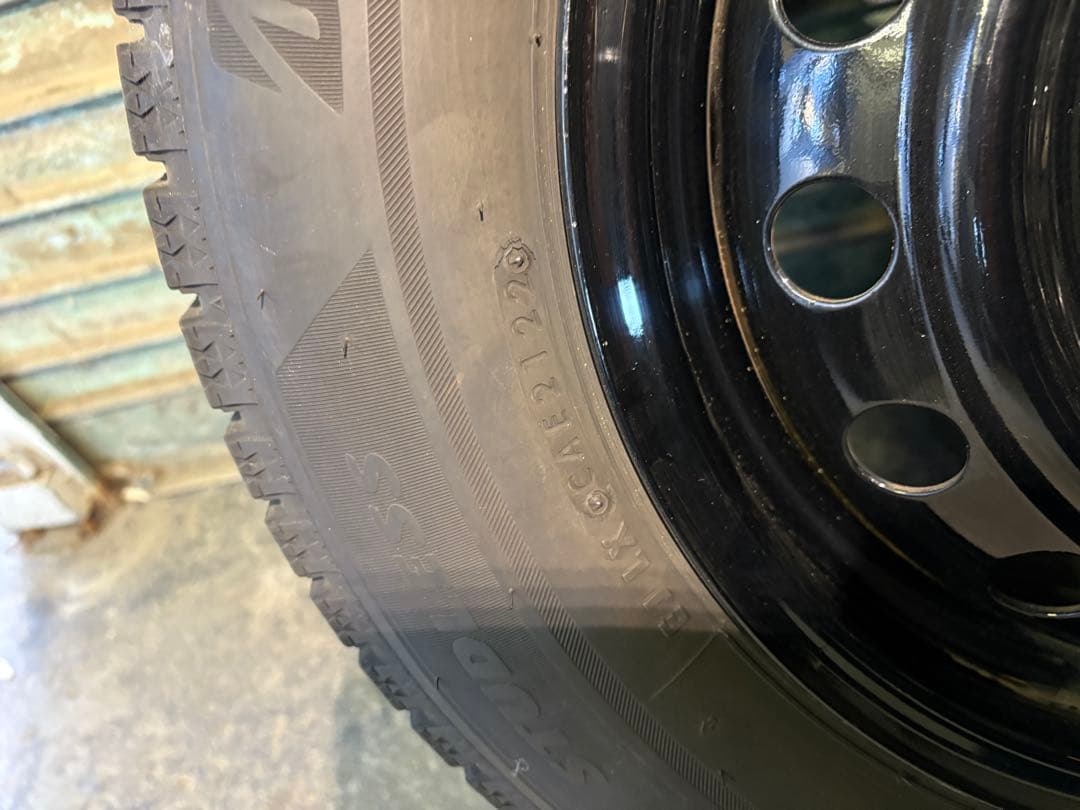 kaigotrou9613 スタッドレスタイヤ 185/65r15引取限定