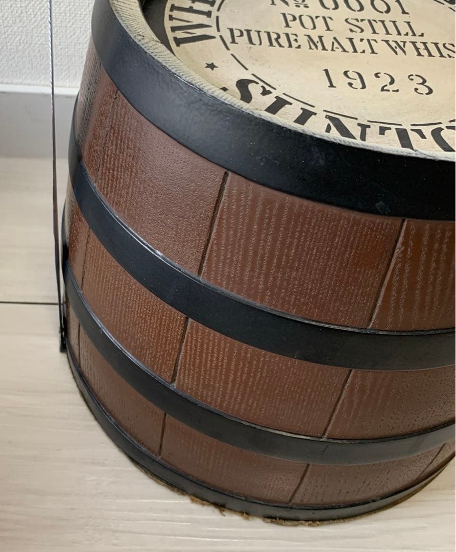 サントリーウイスキー　樽型ディスプレイ