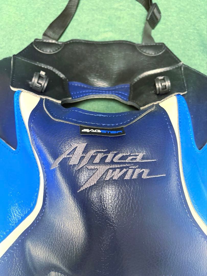 バグスター製タンクカバーアフリカツイン1100用