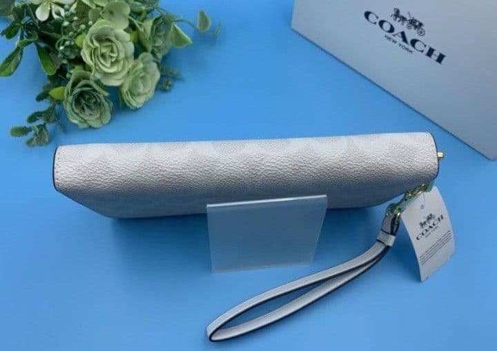 新品未使用コーチ長財布レディースホワイトシグネチャーロングジップ送料無料即日発送
