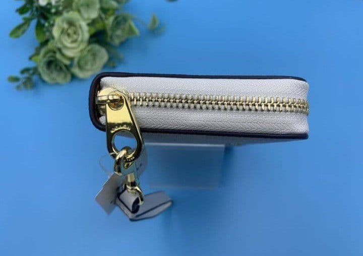 新品未使用コーチ長財布レディースホワイトシグネチャーロングジップ送料無料即日発送