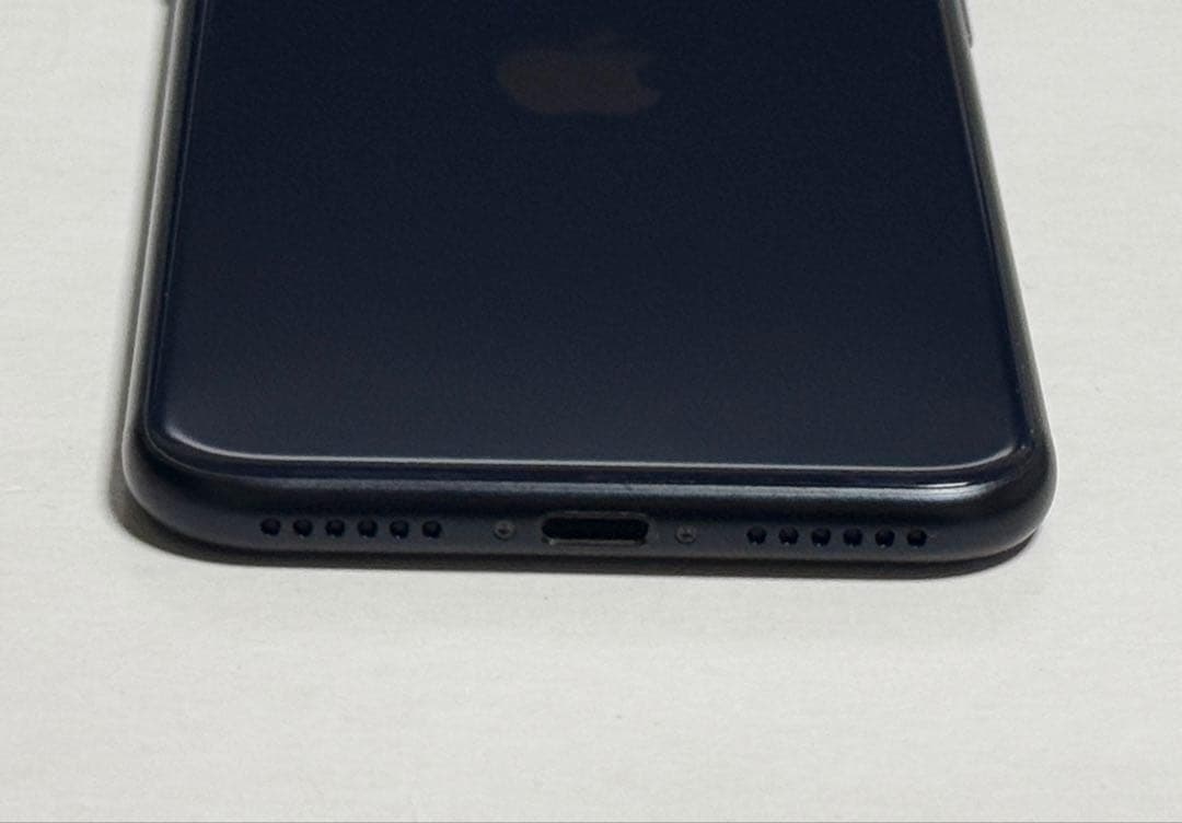 美品　バッテリー最大容量100％　iPhone SE 3 64GB SIMフリー