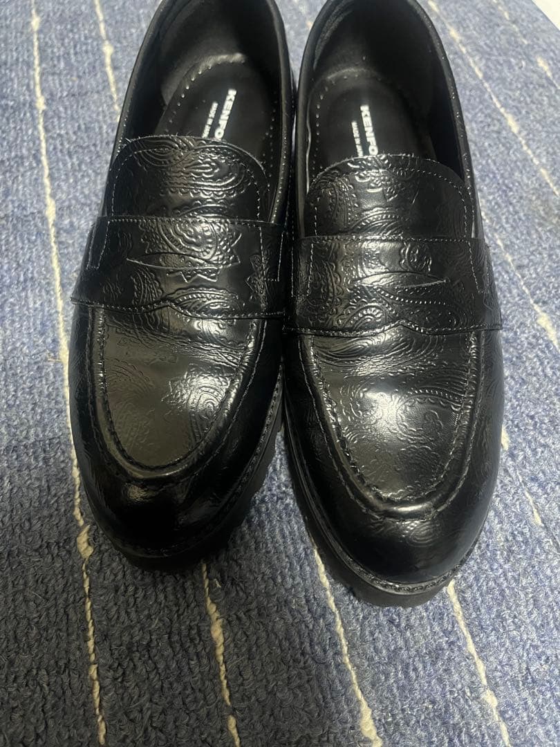 靴 KENFORD WOMENS TANK SOLE EMBOSSED LOAFER