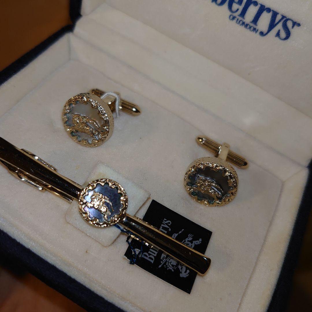 Burberry★ ネクタイピン カフスボタン3点セット 外箱付き
