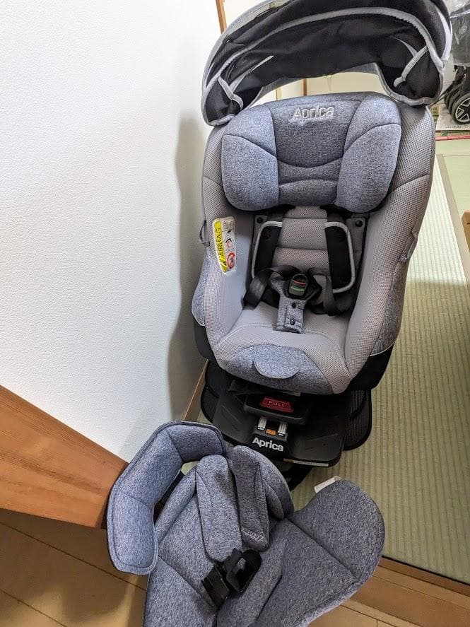 アップリカ 美品クルリラAC チャイルドシート＋車保護マット付き