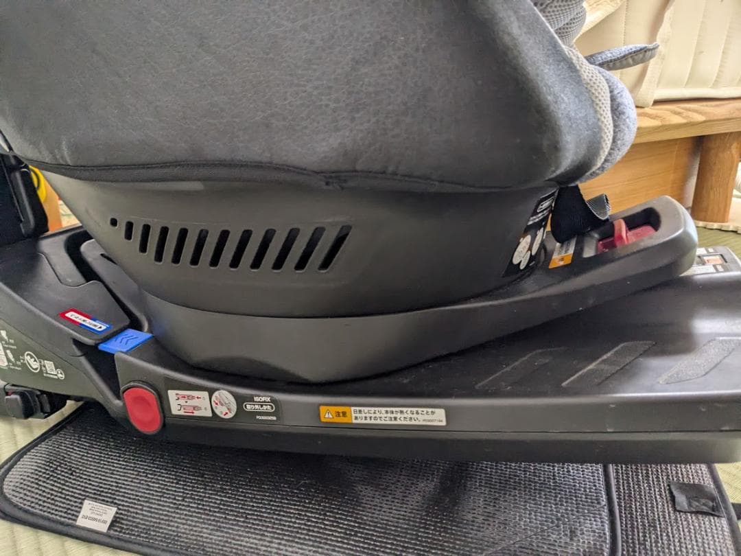 アップリカ 美品クルリラAC チャイルドシート＋車保護マット付き