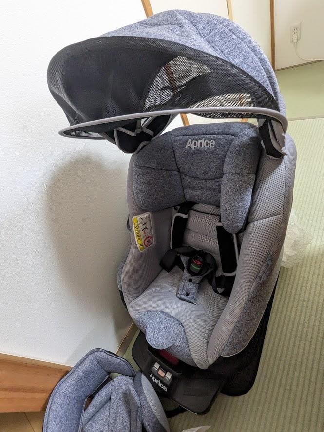 アップリカ 美品クルリラAC チャイルドシート＋車保護マット付き