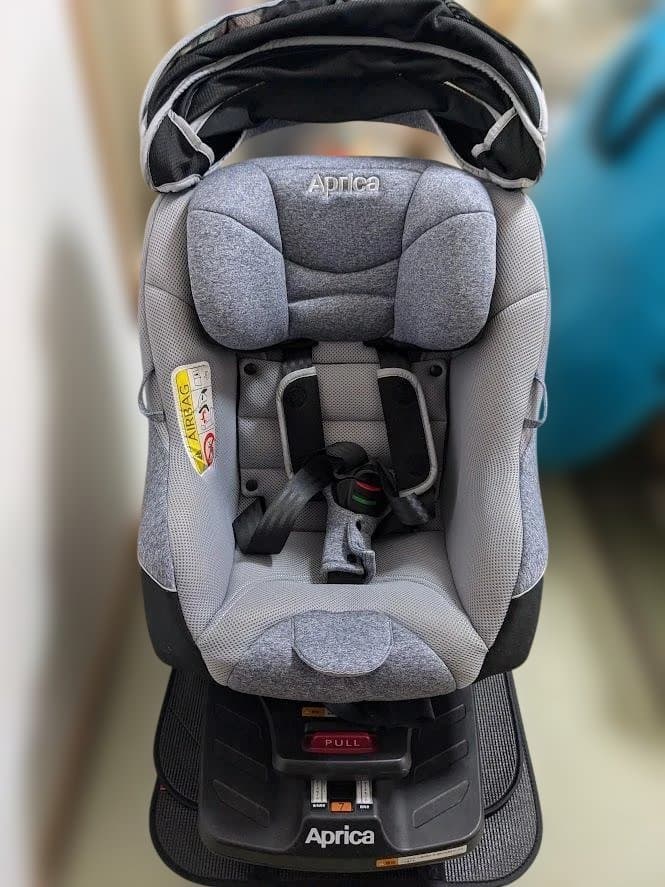 アップリカ 美品クルリラAC チャイルドシート＋車保護マット付き